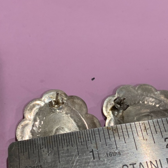 I.Kee Conch Western style post sterling silver earrings - Picture 5 of 7